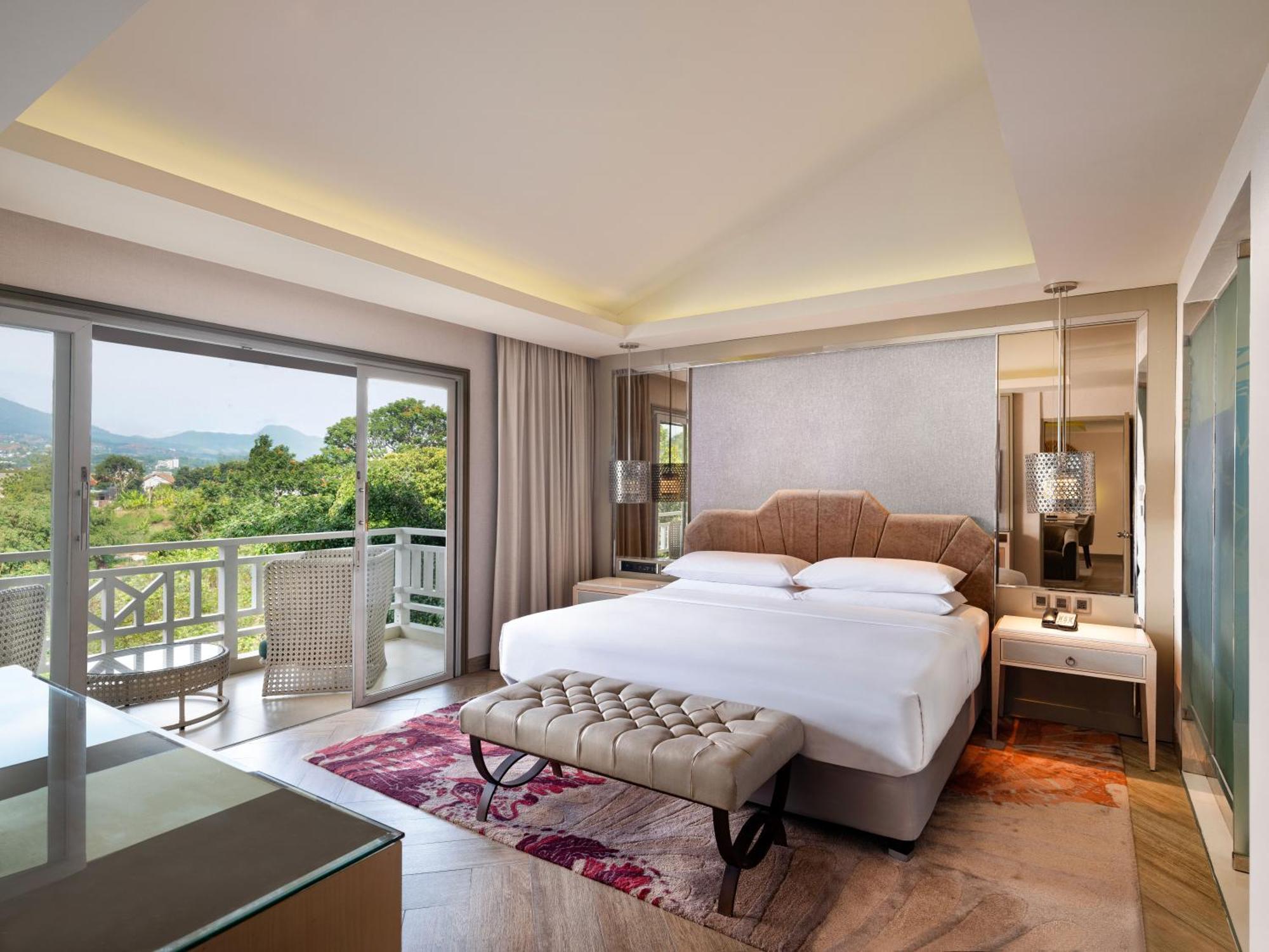 Sheraton Bandung Hotel & Towers Exterior photo